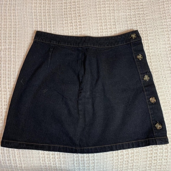 𝅺FOREVER 21 Faded Black Denim Mini Skirt With Side Buttons Size Medium (1119) - Picture 1 of 9